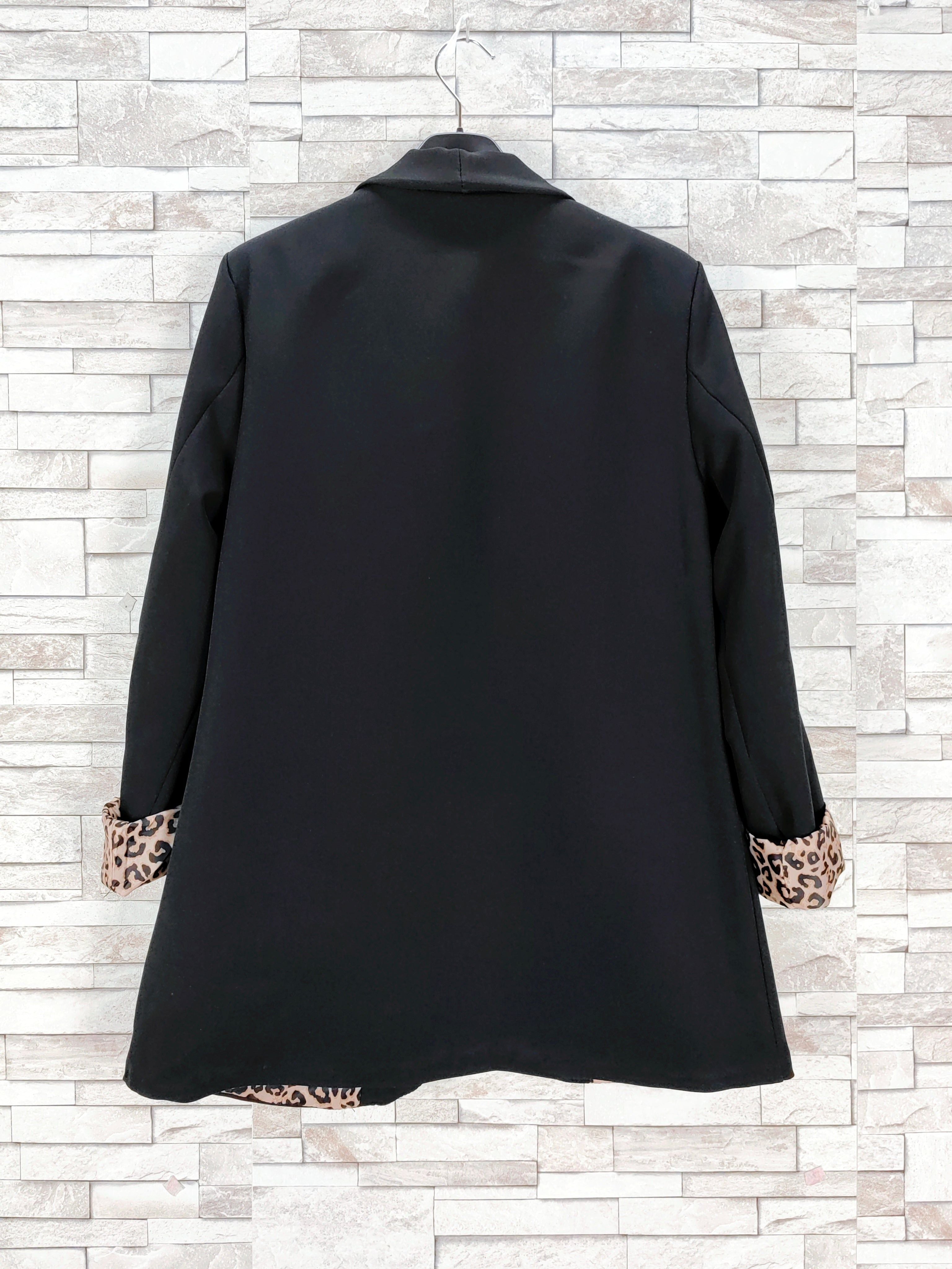 Ultimos! Blazer Animal Print 3 ColoresBlazer Animal Print Una blazer clásica y moderna a la vez. Con forro interior animal print. Puedes usarla con la manga doblada dando un efecto más casual o llevarla recta para looks mas clásicos. Talla unica S/L Bolsi