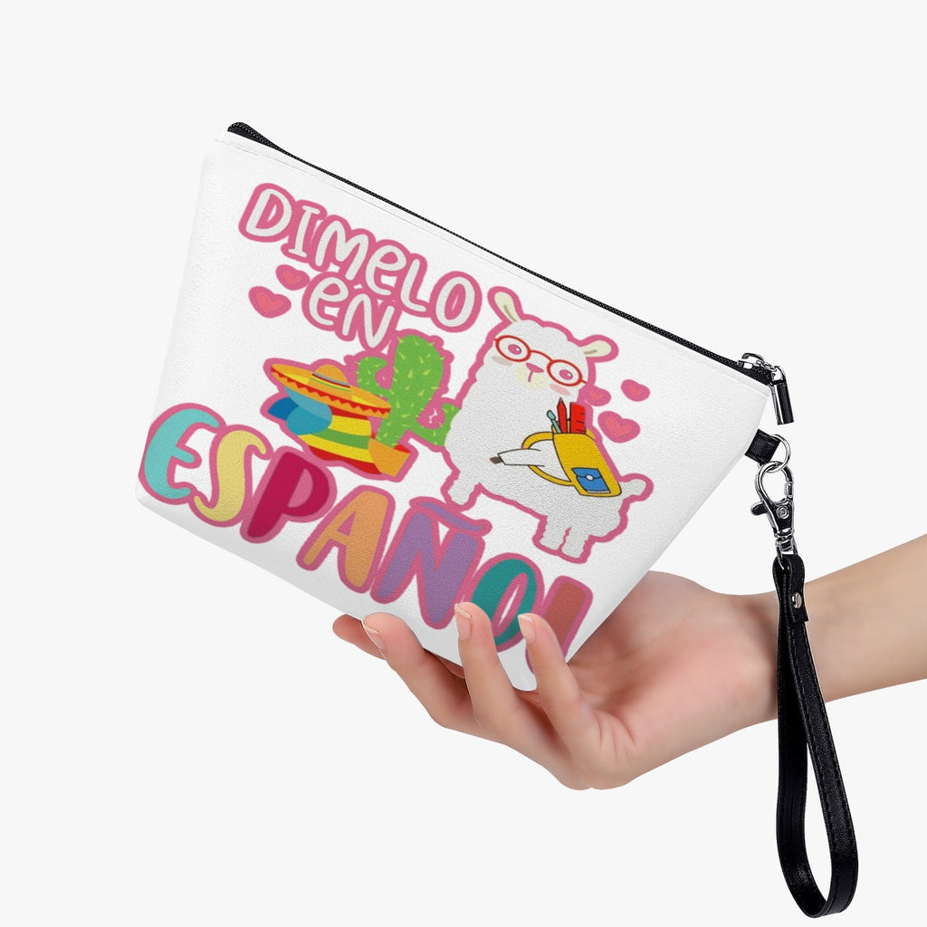Bolso cosméticos PU Leder - Dímelo en españolAbout Designed For Women Key Features ✅ Made of premium PU leather fabric.✅ Lightweight with removable handle.✅ Smooth top zipper closure.✅ Oversize interior capacity, big compartment with 3 pockets for the sto