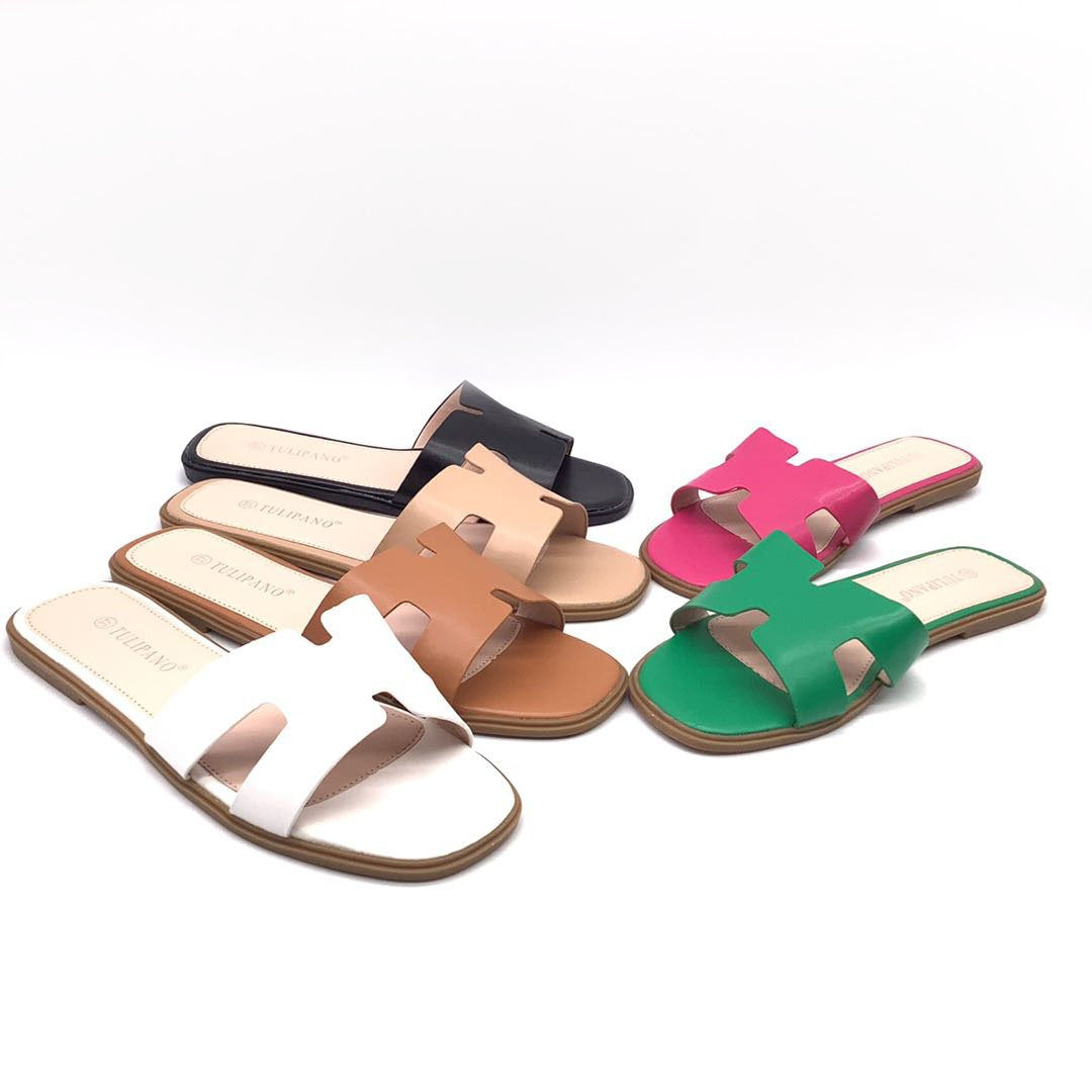 Sandalias eco piel verdeSandalias planas blancas eco piel Que llegue el buen tiempo y nos encuentre bien calzadas! Fabulosas y cómodas sandalias verdes con suela antideslizante. El fondo de armario perfecto, en cuanto a calzado de verano se refiere. Estas