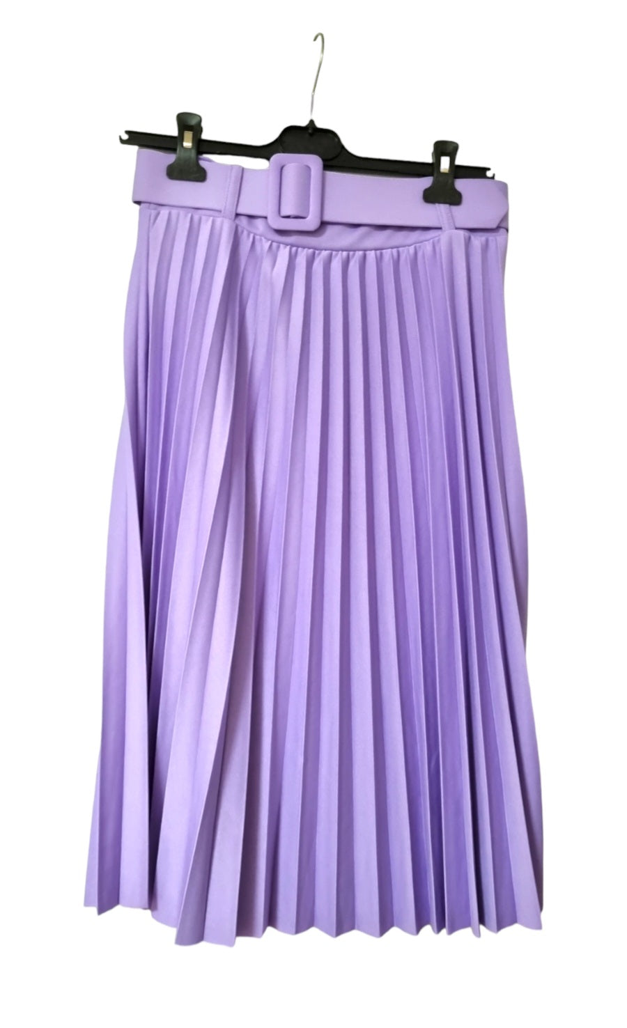 falda midi plisada lila morada tendencia 2023