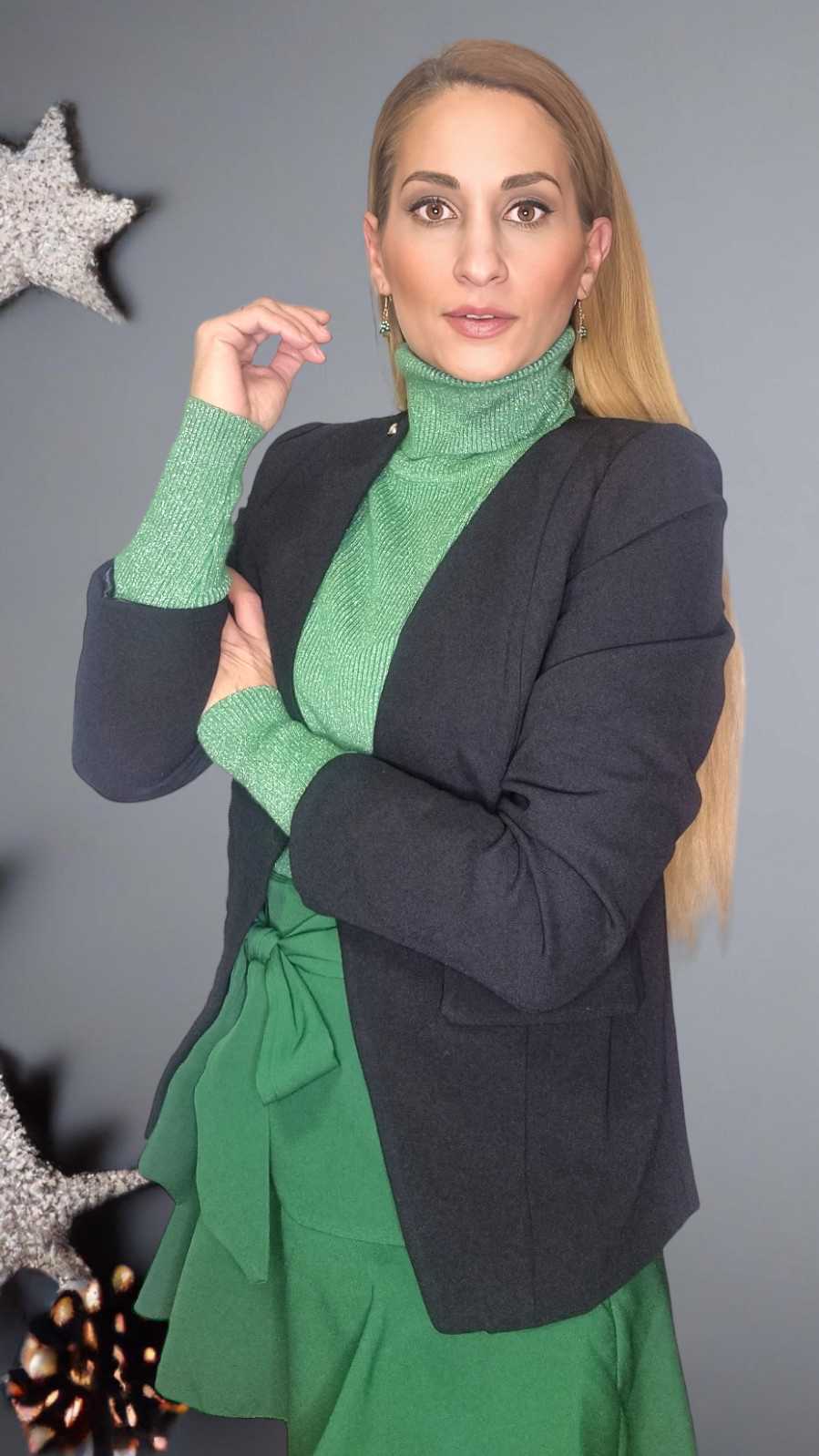 Blazer Casual Detalles SolapaBlazer Casual Forrada Blazer básica con detalles de tachuelas doradas en la solapa. Tallas desde la S hasta la L Envío: Suiza 2/4 días Europa 5/9 días