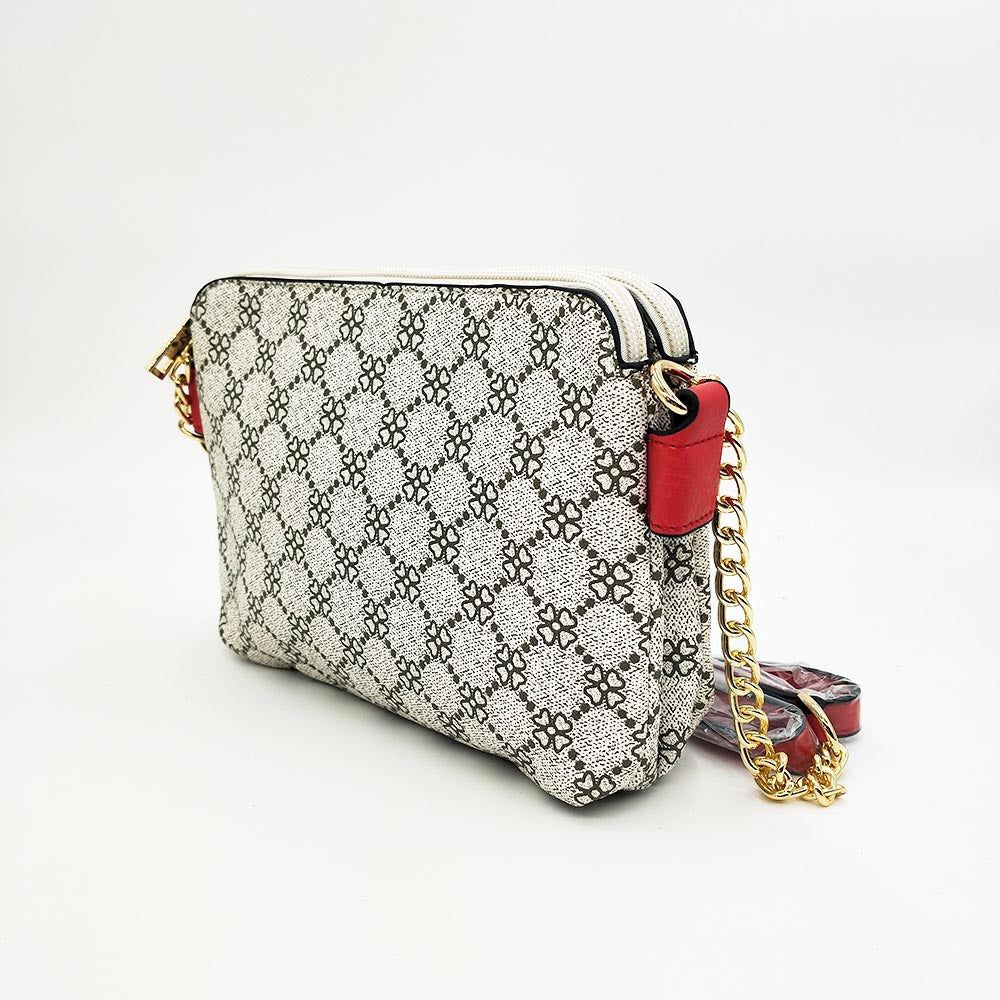 Bolso Doble MonogramaBolso Diseño Doble Monograma Elegante y versatil a su vez. Este bolso de tamaño medio es perfecto para llevar todo lo necesario cada dia. Con su doble compartimento ofrece el doble de seguridad pudiendo guardar el teléfono y monedero