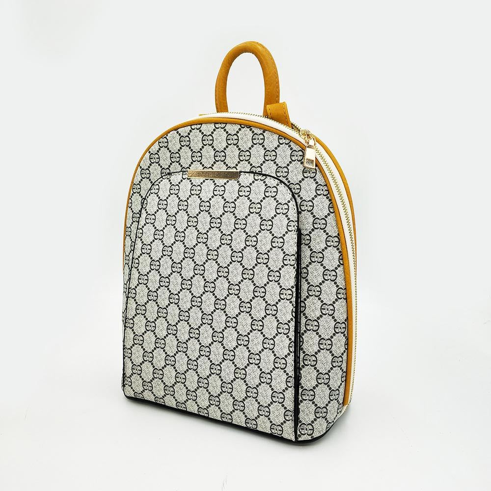 Mochila Monograma AntirroboMochila elegante antirrobo Buscas una mochila cómoda y segura para cada día? Esta mochila con elegante diseño en monograma sera tu aliado para la vida diaria. Con su bolsillo antirrobo la convierte en la compañera perfecta para