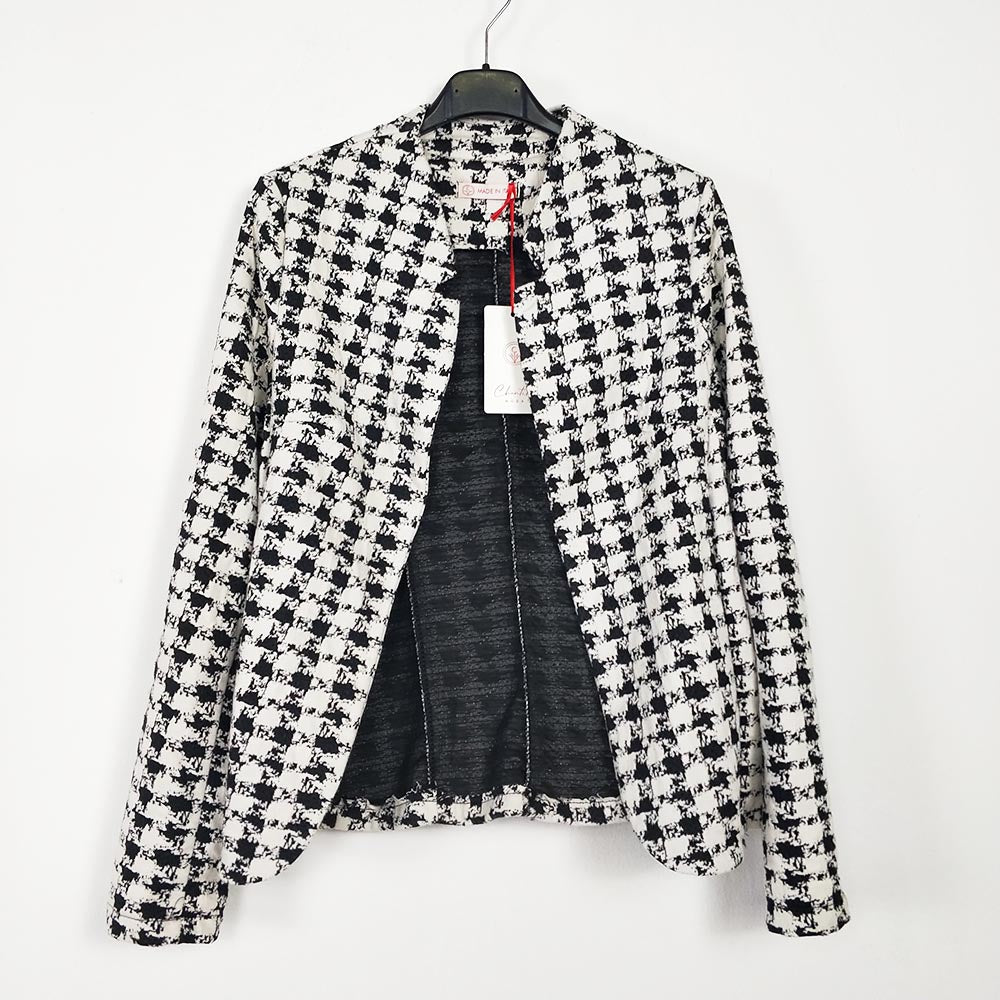 Chaqueta 2 Estilo- Fantasia Pata de GalloChaqueta Fantasia Solapa Chaqueta abierta con diseño pata de gallo. Te mantiene caliente pero sin ser demasiado pesada. Queda muy bien con todo y se puede usar en todas las ocasiones. 95 % poliéster, 5 % elastano S