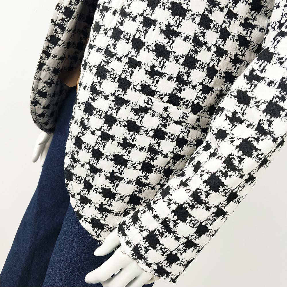 Chaqueta 2 Estilo- Fantasia Pata de GalloChaqueta Fantasia Solapa Chaqueta abierta con diseño pata de gallo. Te mantiene caliente pero sin ser demasiado pesada. Queda muy bien con todo y se puede usar en todas las ocasiones. 95 % poliéster, 5 % elastano S