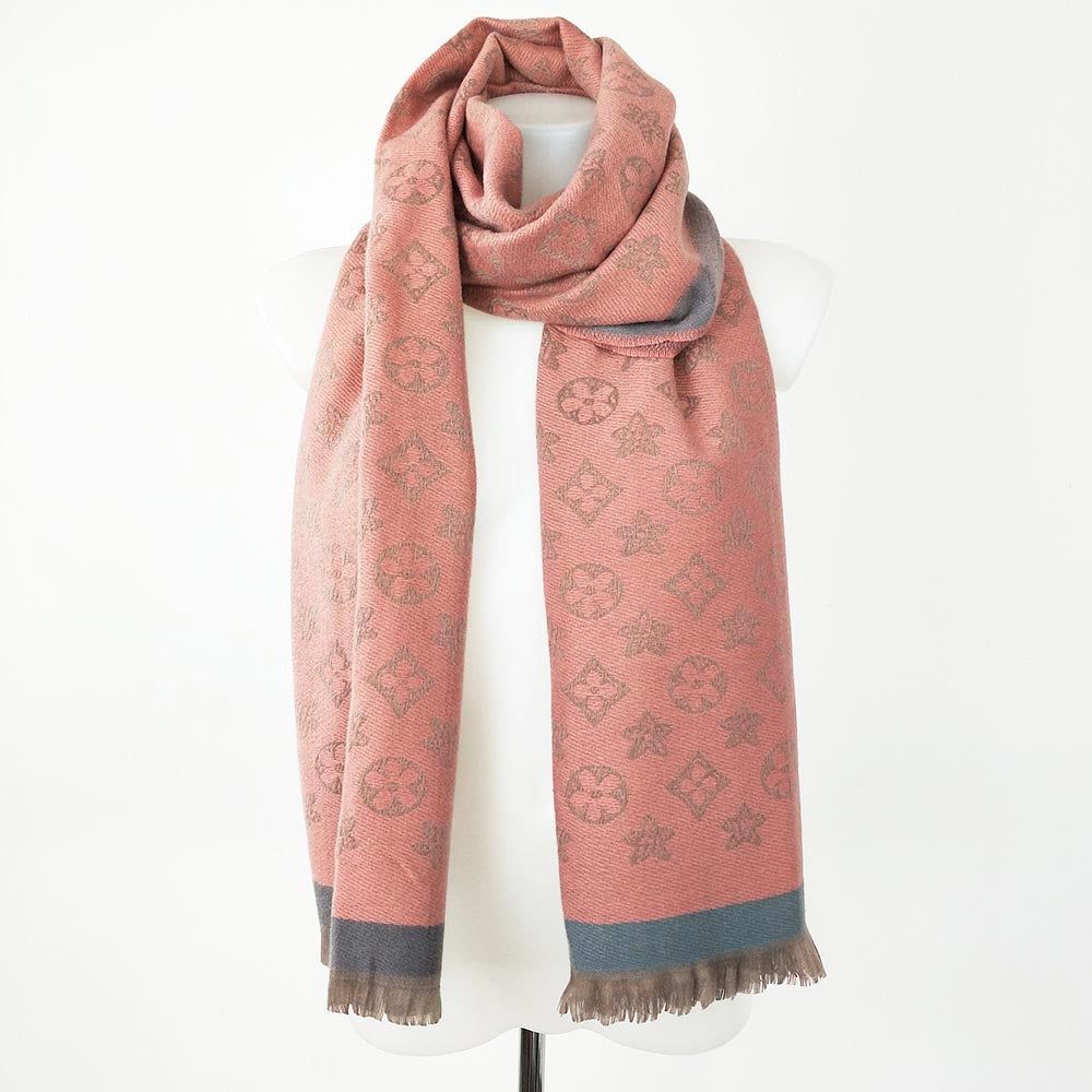 Bufanda XL Diseño 12 coloresBufanda XL con estampado flores Bufandas XL extra suaves y calientes. Diseño floral estampado 80% viscosa, 20% lana 180cm*60cm aproximadamente Envío: Suiza 2/4 días Europa 5/9 días