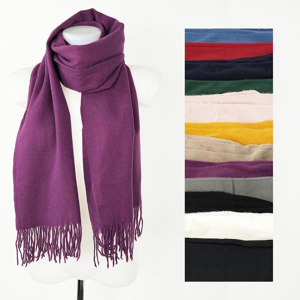 Bufanda Lisa XL 12 coloresBufanda XL lisa Bufandas XL extra suaves y calientes. Diseño liso y practico. Ideal como regalo 80% viscosa, 20% lana 170cm*60cm aproximadamente Envío: Suiza 2/4 días Europa 5/9 días