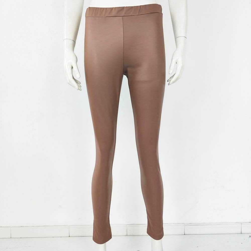 Leggins polar efecto pielLeggins polares efecto cuero Con el forro polar de estos leggins olvídate del frio con tu look mas cañero! Talla unica apta desde la S hasta la L (36/40) Forro interior Elásticos 6 Colores Envío: Suiza 2/4 días Europa 5/9 días