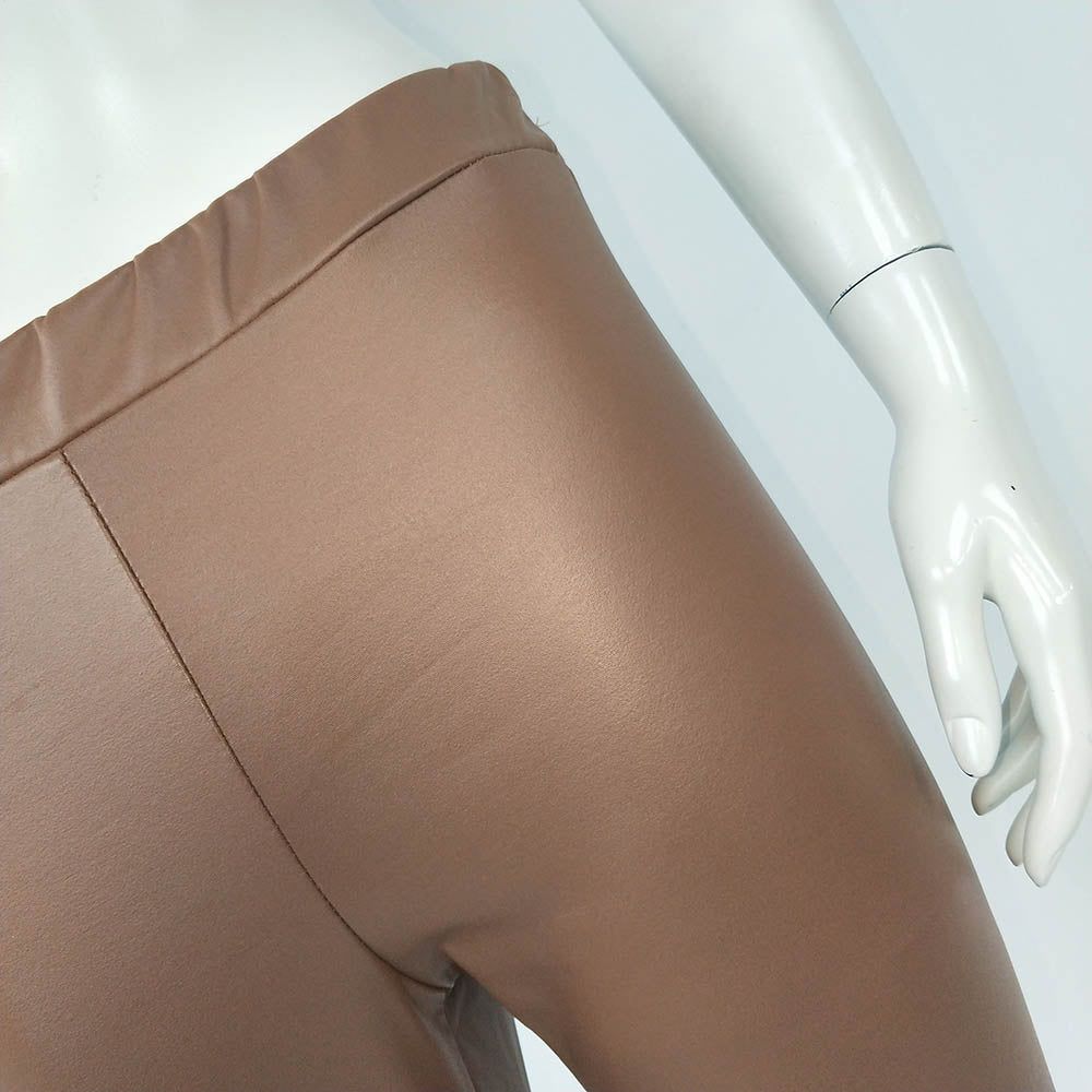 Leggins polar efecto pielLeggins polares efecto cuero Con el forro polar de estos leggins olvídate del frio con tu look mas cañero! Talla unica apta desde la S hasta la L (36/40) Forro interior Elásticos 6 Colores Envío: Suiza 2/4 días Europa 5/9 días