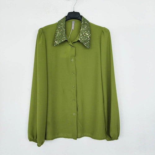 Blusa Lentejuelas | 2 modelos | Pailletten Damen BluseBlusa con lentejuelas Camisa clásica o con cuello Mao y detalle de lentejuelas en los puños o en el cuello. La camisa cruzada, lleva goma en la cinturilla, en la parte trasera, para un ajuste y comodid