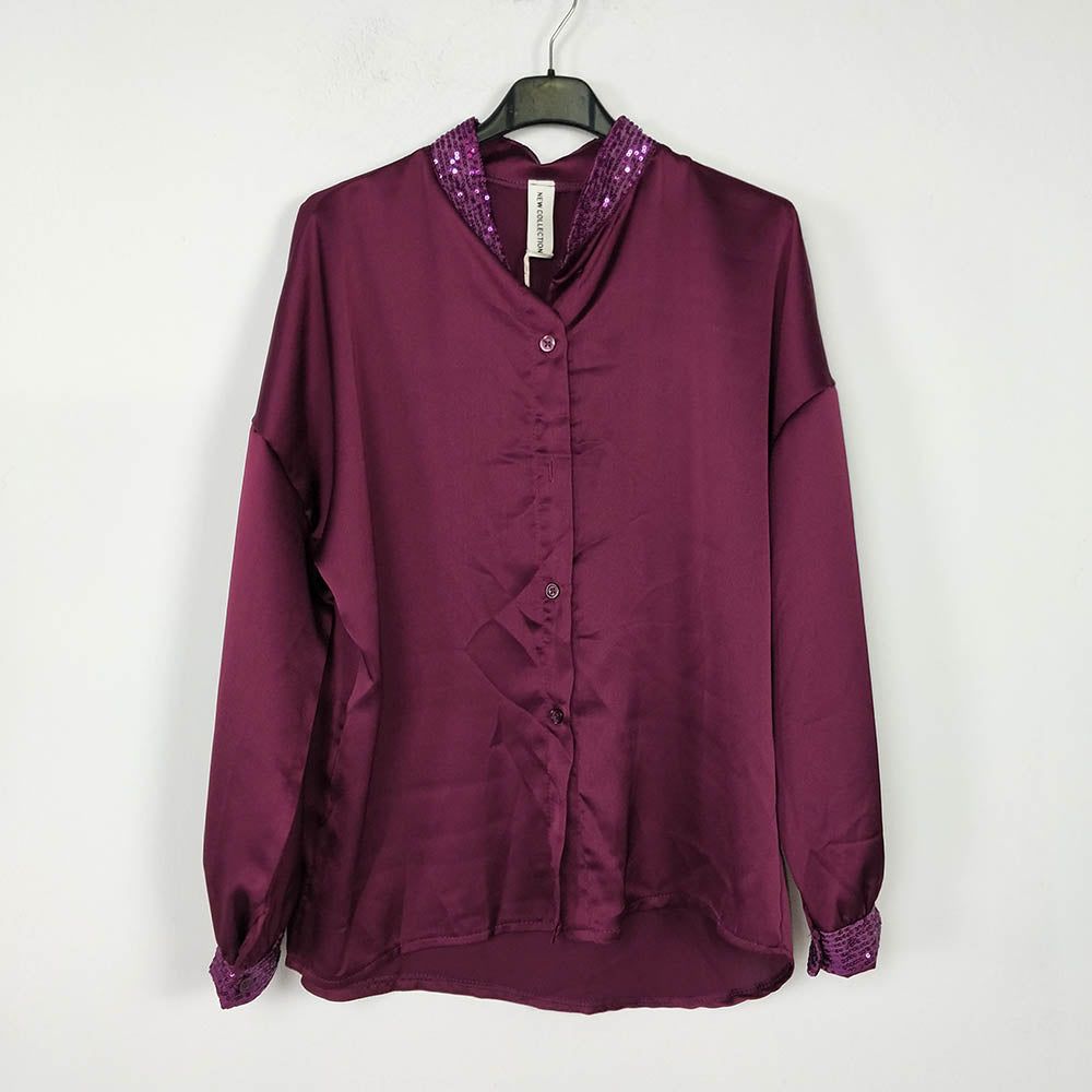 Blusa Lentejuelas | 2 modelos | Pailletten Damen BluseBlusa con lentejuelas Camisa clásica o con cuello Mao y detalle de lentejuelas en los puños o en el cuello. La camisa cruzada, lleva goma en la cinturilla, en la parte trasera, para un ajuste y comodid