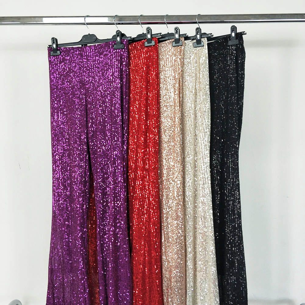 Pantalón Lentejuelas Shine | Party Pailletten HosenPantalón de fiesta lentejuelas El brillo se adueña estas navidades de nuestros looks mas fiesteros. Pantalón acampanado con lentejuela Elástico No pica Talla S/ L (36/40) Envío: Europa 5/9 días Suiza 2/4