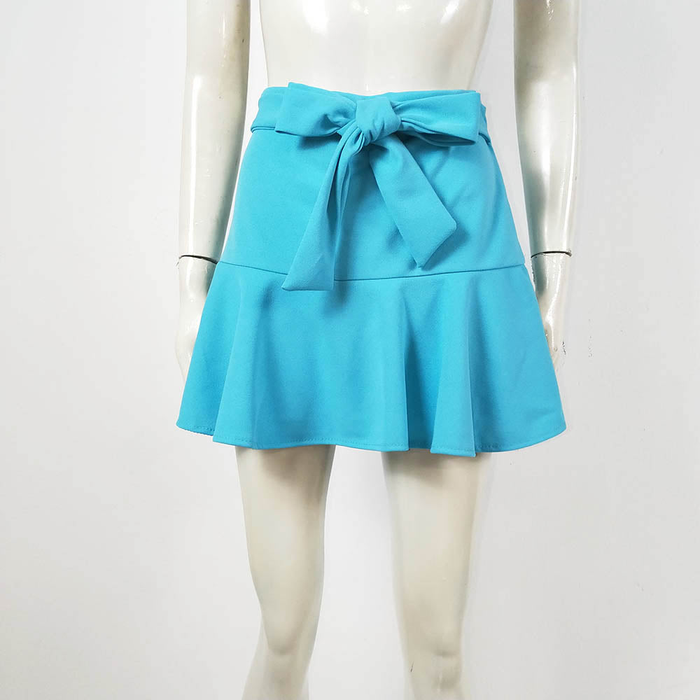 Falda pantalón mini | NovedadMini falda con pantalón Femenina, practica y cómoda, esta falda de estilo mini con pantalón integrado queda tan bien que las querrás todas! De tejido elástico, es ideal para usar con zapatillas en tu look diario o para una cen