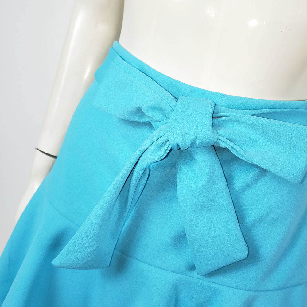 Falda pantalón mini | NovedadMini falda con pantalón Femenina, practica y cómoda, esta falda de estilo mini con pantalón integrado queda tan bien que las querrás todas! De tejido elástico, es ideal para usar con zapatillas en tu look diario o para una cen