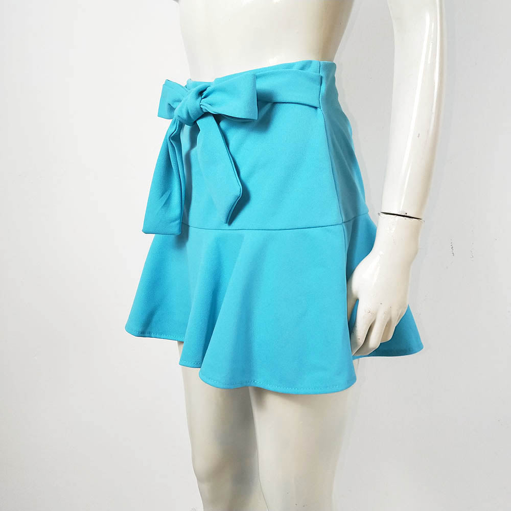 Falda pantalón mini | NovedadMini falda con pantalón Femenina, practica y cómoda, esta falda de estilo mini con pantalón integrado queda tan bien que las querrás todas! De tejido elástico, es ideal para usar con zapatillas en tu look diario o para una cen