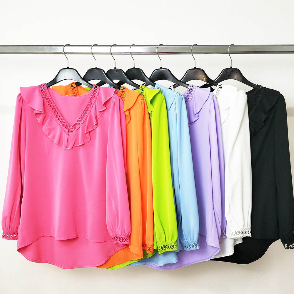 Camisa Calados Mujer- DaianaBlusa Calados Nuestra camisa con calados, es ideal para usar con tus jeans o tu falda favorita! Suaves y femeninos detalles en el escote y puños, la convertirán en tu nueva favorita! Elige tu color mágico y estrena esta semana!