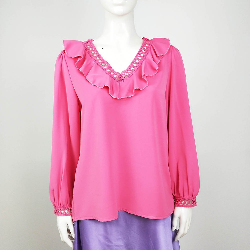 Camisa Calados Mujer- DaianaBlusa Calados Nuestra camisa con calados, es ideal para usar con tus jeans o tu falda favorita! Suaves y femeninos detalles en el escote y puños, la convertirán en tu nueva favorita! Elige tu color mágico y estrena esta semana!