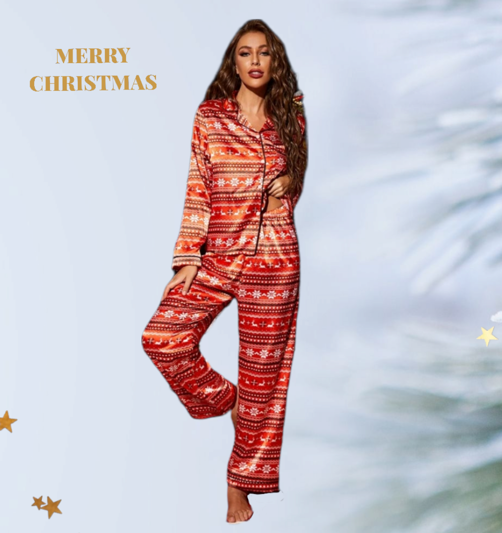 Pijama NavidadÚltimas dos unidades L y XL . Pijama tacto raso , de gran suavidad y abrochado con botones delanteros. Pantalón con cintura elástica. Guía de tallas: L : Pecho 108cm ; Cintura 72-117cm ; Caderas 120cm XL: Pecho 114cm ; Cintura 78-123cm ; Cad