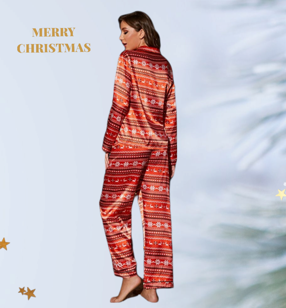 Pijama NavidadÚltimas dos unidades L y XL . Pijama tacto raso , de gran suavidad y abrochado con botones delanteros. Pantalón con cintura elástica. Guía de tallas: L : Pecho 108cm ; Cintura 72-117cm ; Caderas 120cm XL: Pecho 114cm ; Cintura 78-123cm ; Cad