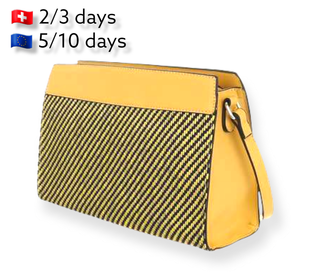 Bolso Elena Amarillo | Shoulder Bag YellowBolso italiano de hombro amarillo Bolso de hombro amarillo con contraste en negro. Correa adaptable. Medidas : 29cm*11cm*20cm Altura de la correa (cm): 60 Material eco piel 2 Bolsillos interiores 1 Bolsillo interi