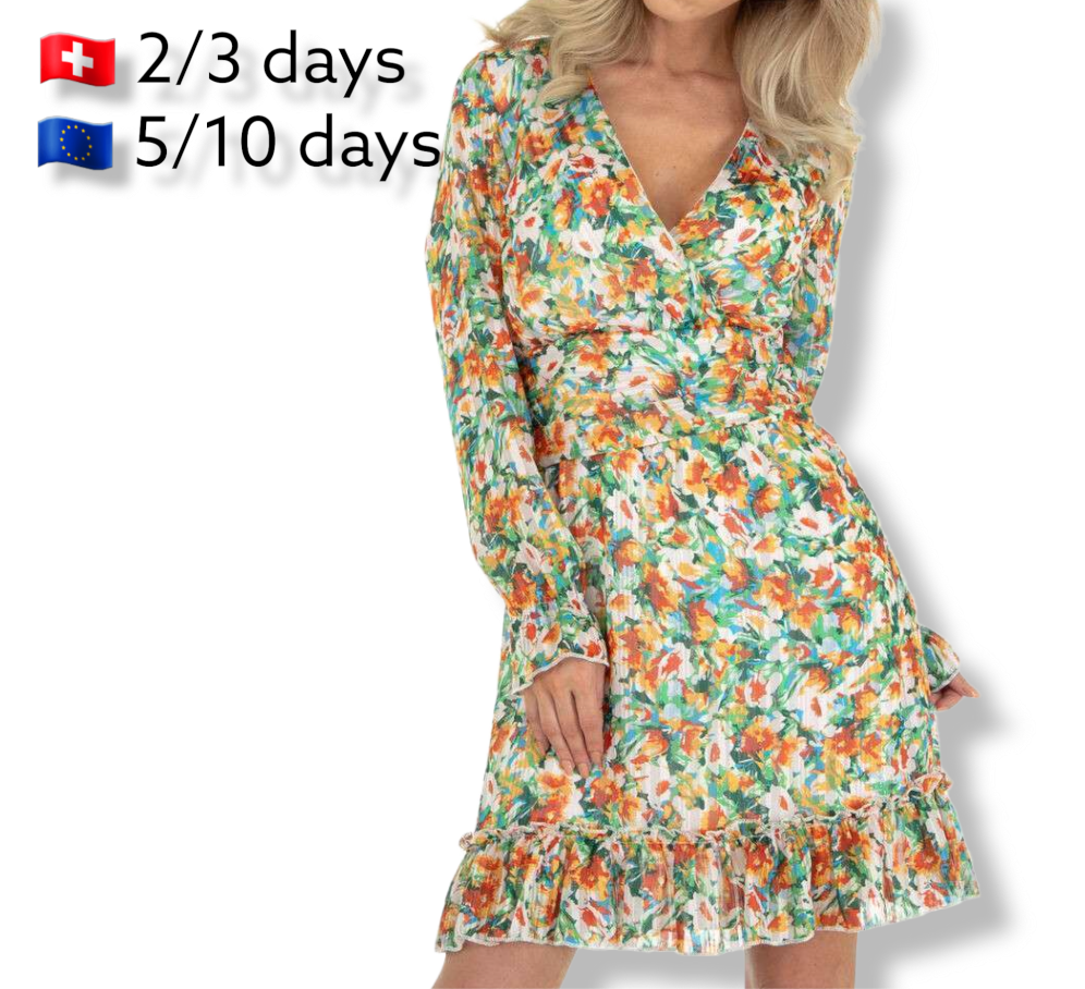 Vestido Tatiana EstampadoVestido estampado De estampado floreado y con tela efecto tul. En colores total tendencia como el verde o naranja, este delicado vestido es perfecto para diario o para ocasiones mas especiales. Escote en V cruzado. Cremallera late