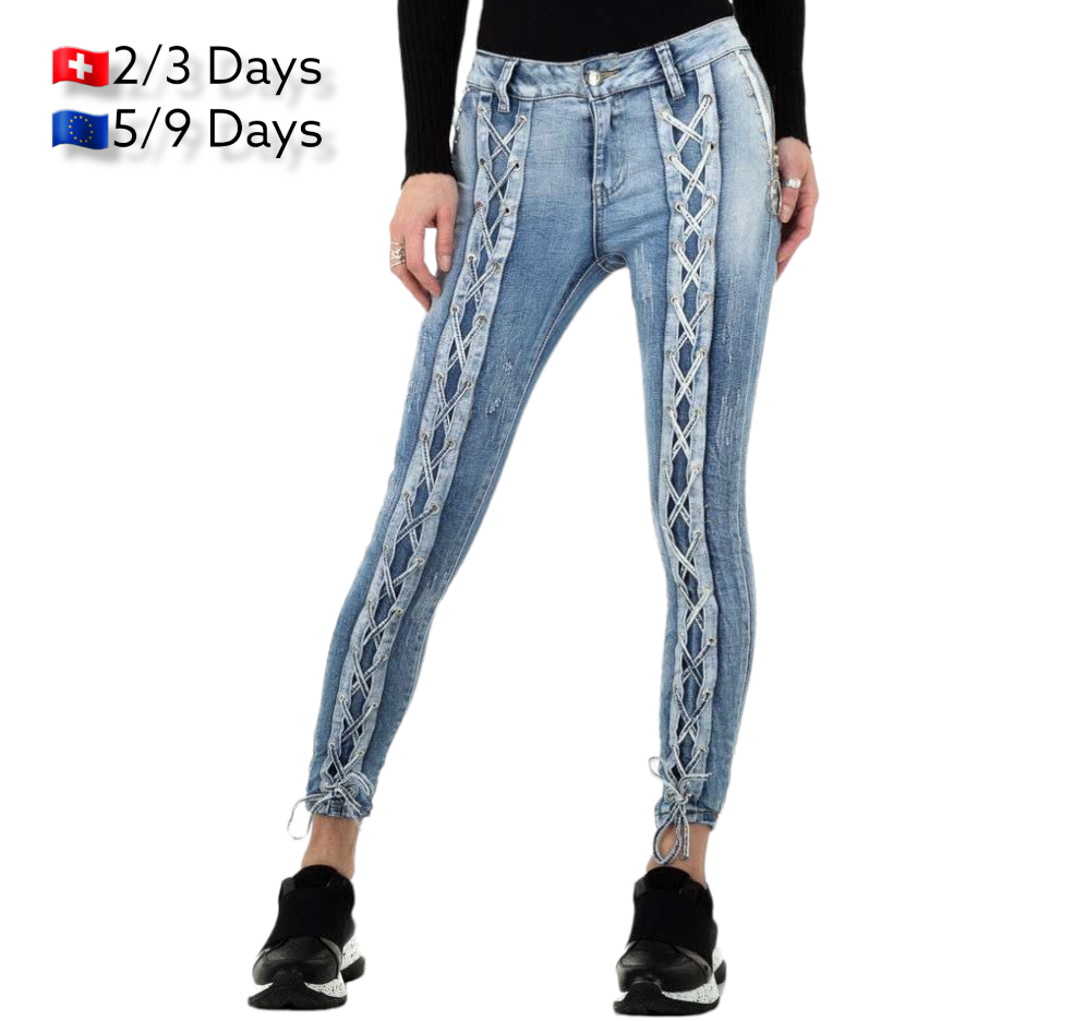 Original Jeans - LaceJeans Exclusivos - Original Jeans Si te gustan los jeans diferentes y únicos has llegado al producto perfecto. Con cremalleras laterales, tachuelas ,bolsillos traseros y cordón decorativo vertical en la pierna. De estilo tobillero, id