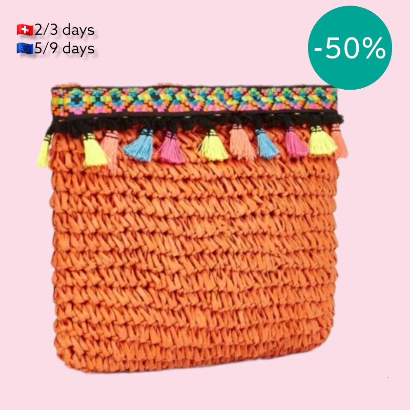 Clutch Mallorca 50% SaleBolso de mano borlas decorativas "Con el Clutch Mallorca podrás disfrutar del buen tiempo mientras complementas tus outfits de verano. Este bolso elegante y práctico es perfecto para cualquier ocasión. Además, cuenta con una cinta