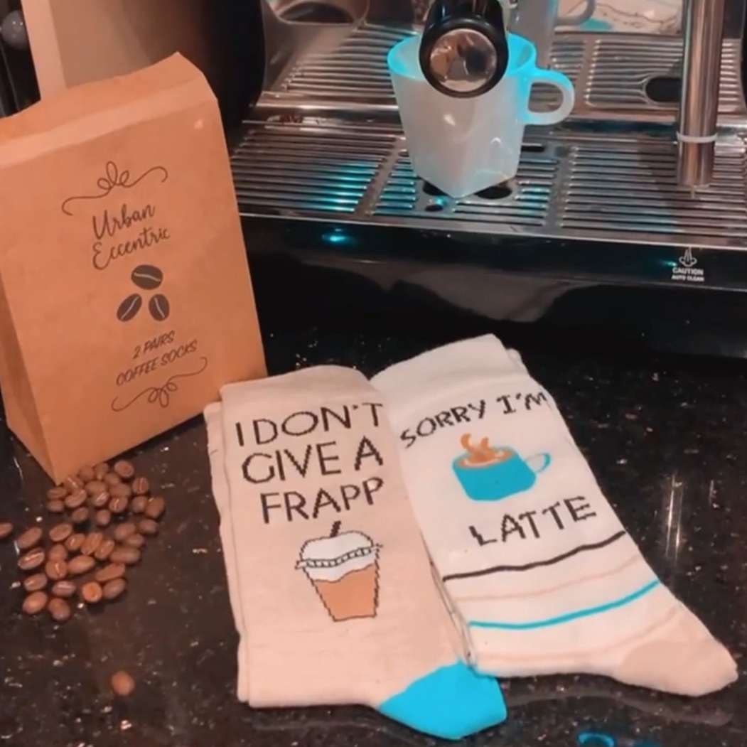 Set Calcetines Café Lovers | Kaffee SockenSet de regalo de calcetines Café Lovers Set de regalo amantes del café unisexSe adapta a tallas para hombres y mujeres del 36 al 432 pares de calcetines de algodón en una caja de regalo Composición de la fibra:Fra