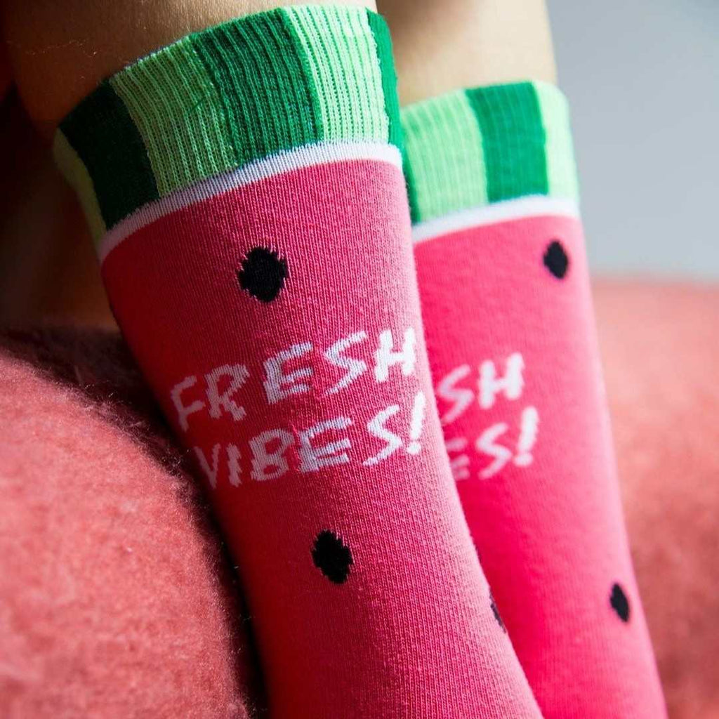 Calcetines Sandia- Fresh VibesRegalo Original Calcetines Sandia Regalo con diseños divertidos. Regalo ideal para navidad, cumpleaños... Set de regalo de calcetines unisex con rodajas de sandíaSe adapta a tallas de hombre y mujer UK - 6 - 111 par de calcet