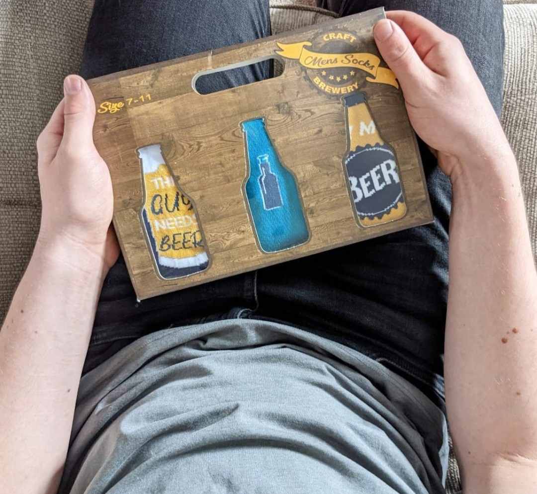 Set Calcetines Originales CervezaSet de regalo de calcetines cerveza Set de regalo de calcetines de cerveza para hombreSe adapta a las tallas de hombre EU40-463 pares de calcetines de algodón en caja de regalo Composición de fibra:Calcetines con eslogan: