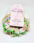 Scrunchie Set Mama & Me Alegria | HandmadeColeteros mama & mini hechos a mano ¡Combina tu belleza con la de tu hija con un set de scrunchie Mama & Mini Alegria! Este set de gomas para cabello se complementan perfectamente para que ambas siempre luzcan her
