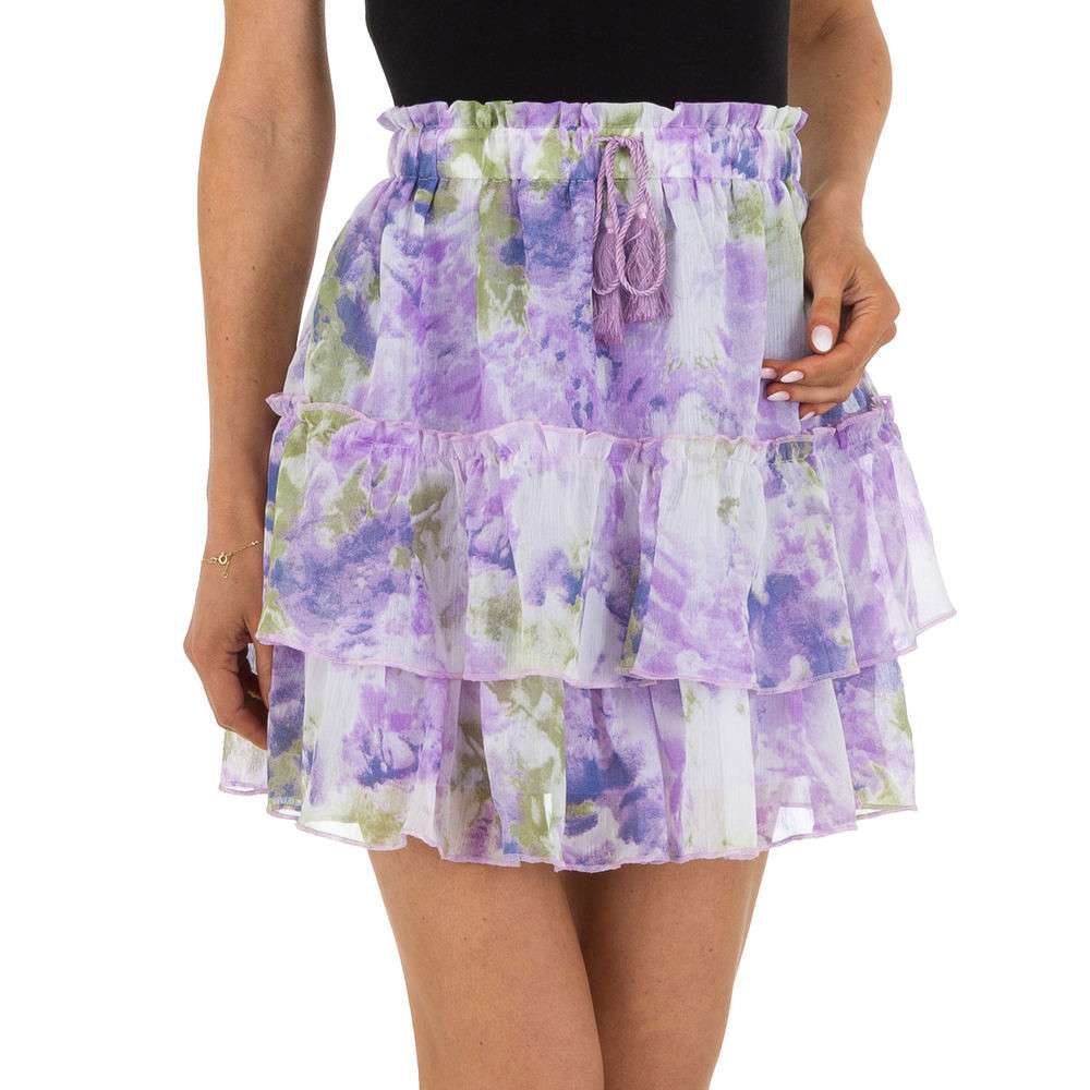 Falda Volantes LilaFalda volantes con cintura engomada. Delicada falda de estilo mini con volantes. Corte en A y cinturilla elástica con cordon para amarrar. Tallaje europeo. Talla S/M(36/40) - L/XL(40/44) Envíos: Suiza 2/4 días Europa 5/12 días