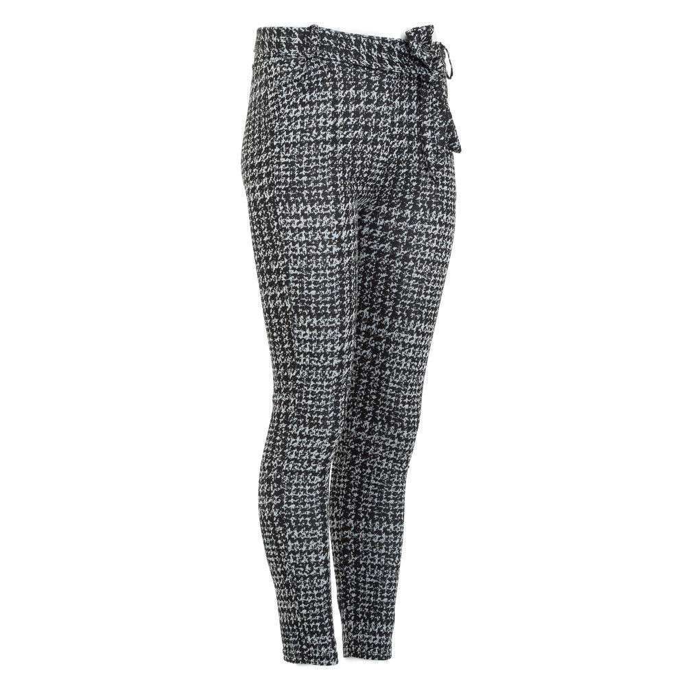 Pantalón Elásticos Cuadros Roma S/2XLPantalón elástico con cinturón Comodidad asegurada con este pantalón elástico estampado. Chinos de talle alto confeccionados en tejido elástico. Material: 85% poliamida, 15% elastano Cintura alta XL/2XL = 42/44 | L/XL