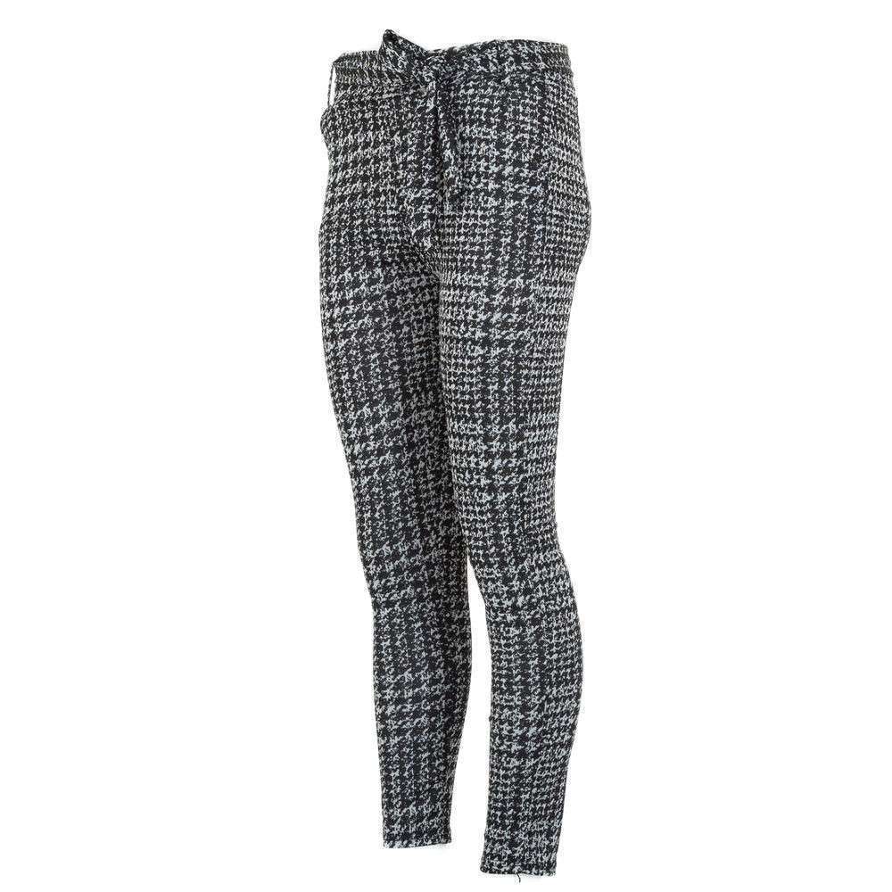 Pantalón Elásticos Cuadros Roma S/2XLPantalón elástico con cinturón Comodidad asegurada con este pantalón elástico estampado. Chinos de talle alto confeccionados en tejido elástico. Material: 85% poliamida, 15% elastano Cintura alta XL/2XL = 42/44 | L/XL