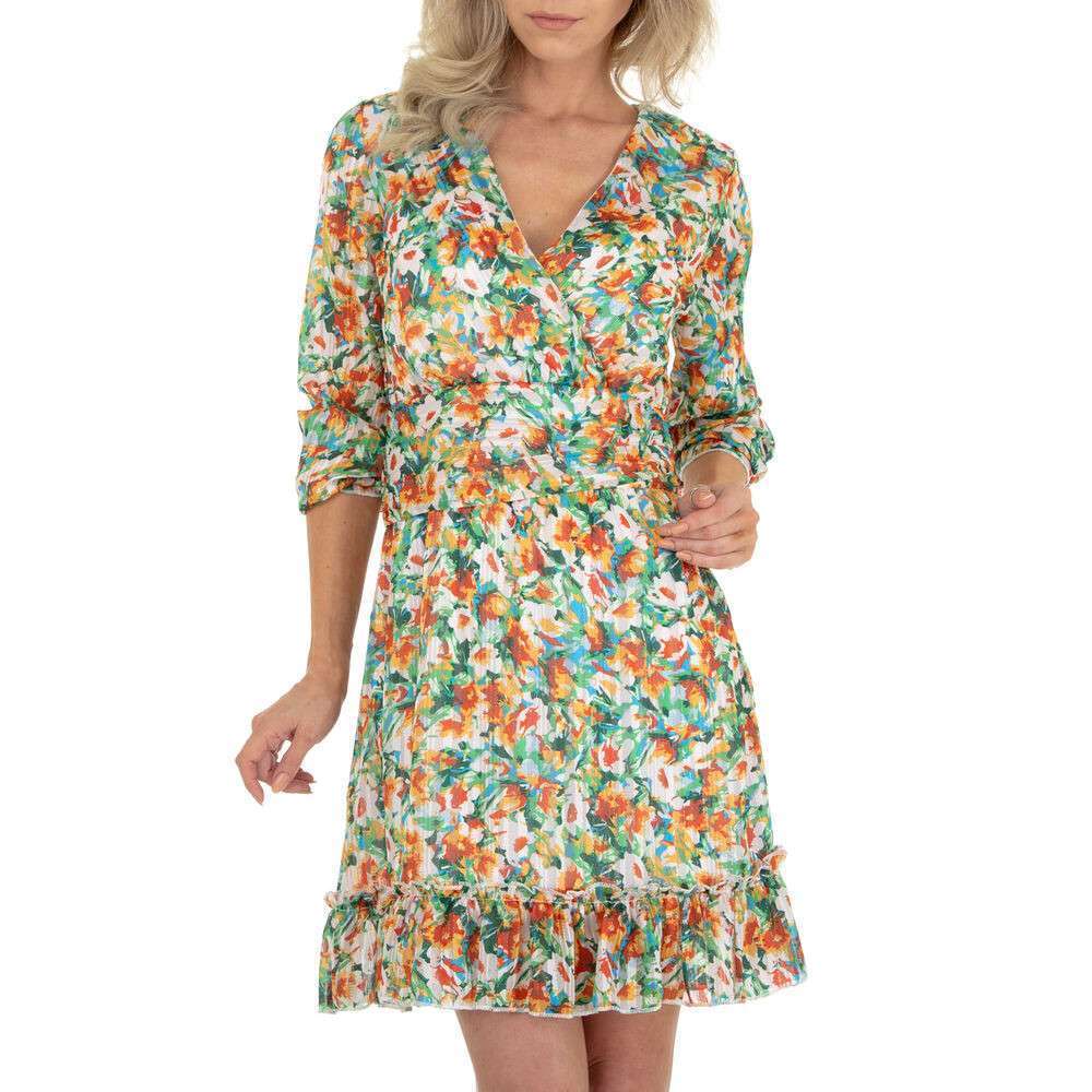 Vestido Tatiana EstampadoVestido estampado De estampado floreado y con tela efecto tul. En colores total tendencia como el verde o naranja, este delicado vestido es perfecto para diario o para ocasiones mas especiales. Escote en V cruzado. Cremallera late