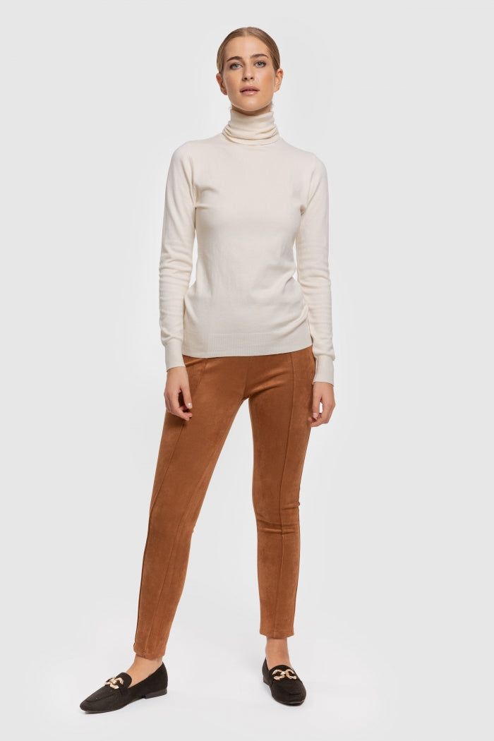 Pantalón elástico ante- 2 ColoresPantalón estilo ante elástico. Leggings ante. Tejido elástico. Diseño crop. Tiro alto. Cintura elástica. Talla modelo: S. Altura modelo: 1,70 m. Composición: 95% Poliéster 5% Elastano Envío: Suiza 2/4 días Europa 5/9 días