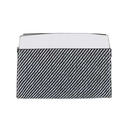 Bolso Elena Blanco | Shoulder Bag WhiteBolso italiano de hombro Bolso de hombro amarillo con contraste en negro. Correa adaptable. Medidas : 29cm*11cm*20cm Altura de la correa (cm): 60 Material eco piel 2 Bolsillos interiores 1 Bolsillo interior con crema